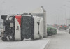 Polonia a fost traversată de o furtună atât de puternică, încât camioane de câteva tone au fost răsturnate pe șosele

