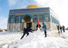 Fenomen rar în Israel: Zăpada a acoperit străzile din Ierusalim și Cisiordania
