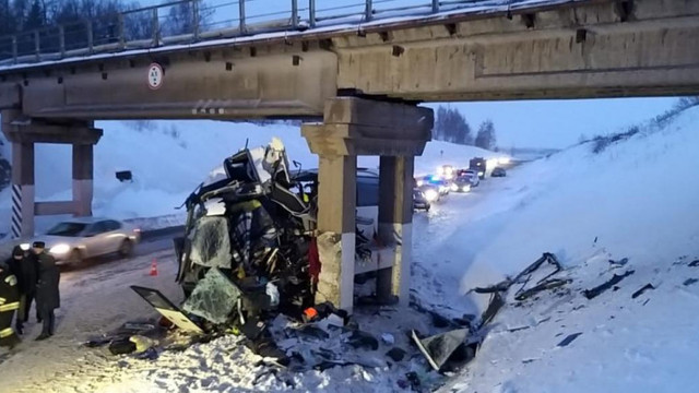 Cinci oameni au murit într-un grav accident de autobuz, la sud de Moscova. Alte 21 de persoane sunt rănite
