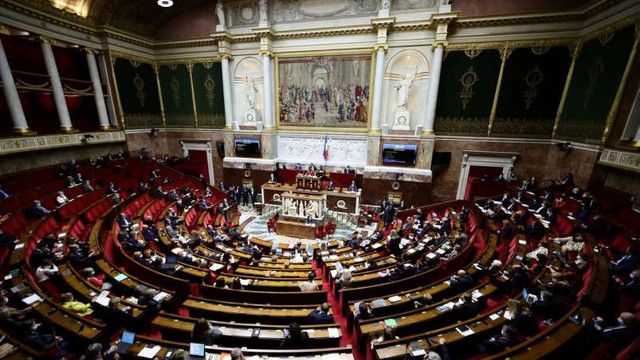 Franța: Adunarea Națională a adoptat proiectul de lege ce transformă pașaportul sanitar în pașaport de vaccinare