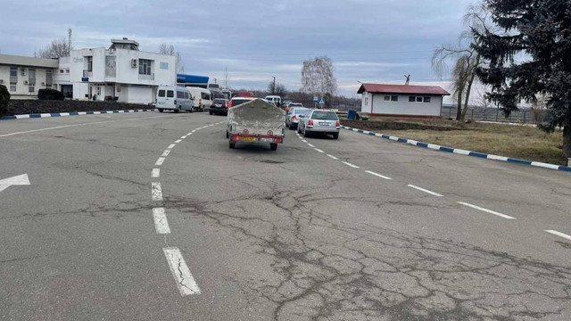 Atenție, călători! Se intensifică traficul la frontiera Leușeni. Zeci de autoturisme stau la coadă pentru a ieși din R. Moldova