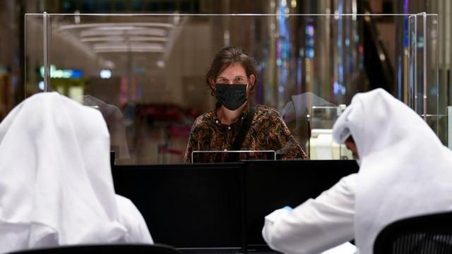 În Emiratele Arabe Unite, cei care iau în râs măsurile anti-COVID riscă închisoarea și amenzi uriașe
