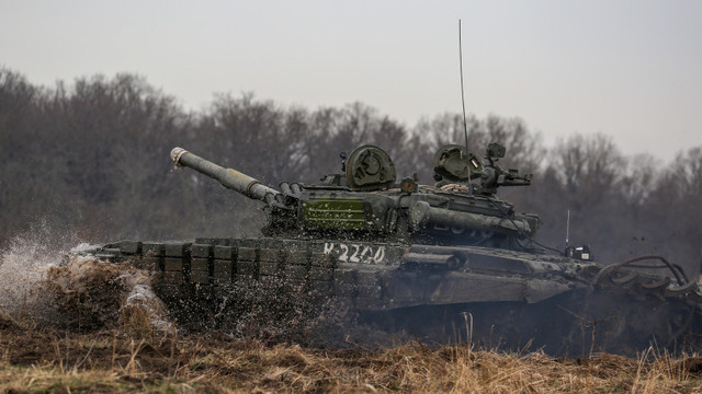 Rusia a început exerciții militare cu tancuri în apropierea graniței cu Ucraina, a doua zi după negocierile cu SUA de la Geneva
