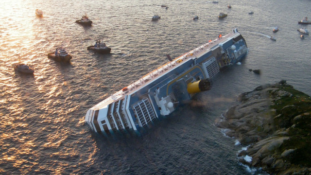 10 ani de la naufragiul Costa Concordia. Pachebotul cu 4.200 de oameni la bord a lovit stâncile de lângă Toscana