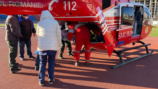 VIDEO | Un echipaj aero-medical SMURD Iași a efectuat o intervenție pentru a transporta din orașul Glodeni spre municipiul Chișinău un bărbat care a avut de suferit în urma unui accident rutier 