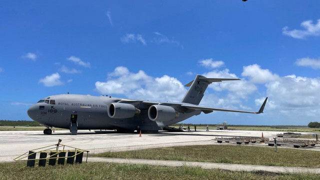 Primele avioane cu ajutoare de urgență au ajuns în Tonga. Aeroportul a fost redeschis