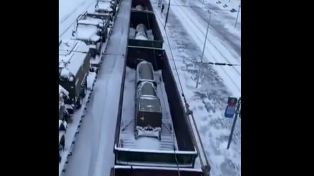 Trenurile Apocalipsei: Rușii au adus la granița cu Ucraina zeci de rachete Iskander, care pot avea inclusiv încărcătură nucleară