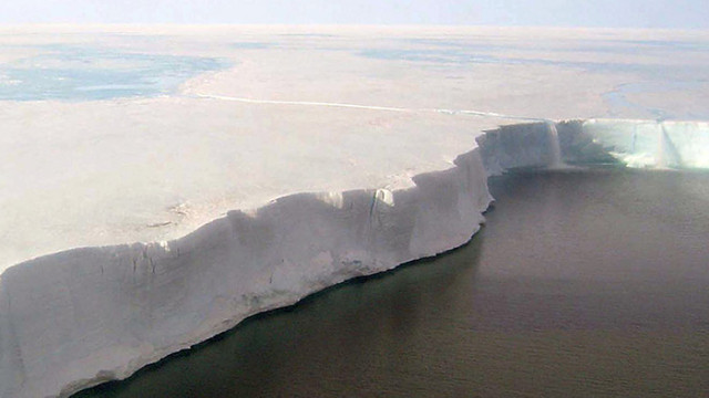 Suprafața acoperită de gheață în Antarctica a ajuns la cel mai scăzut nivel din istoria măsurătorilor
