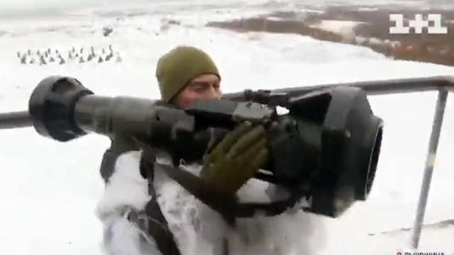 VIDEO | Cum au testat militarii ucraineni armele antitanc NLAW trimise în ajutor de Marea Britanie
