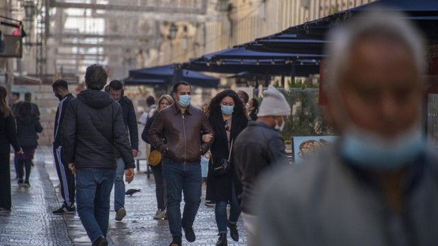 Alegeri parlamentare anticipate în Portugalia. De teama prezenței scăzute, în ultima oră li se permite și celor izolați să vină la vot
