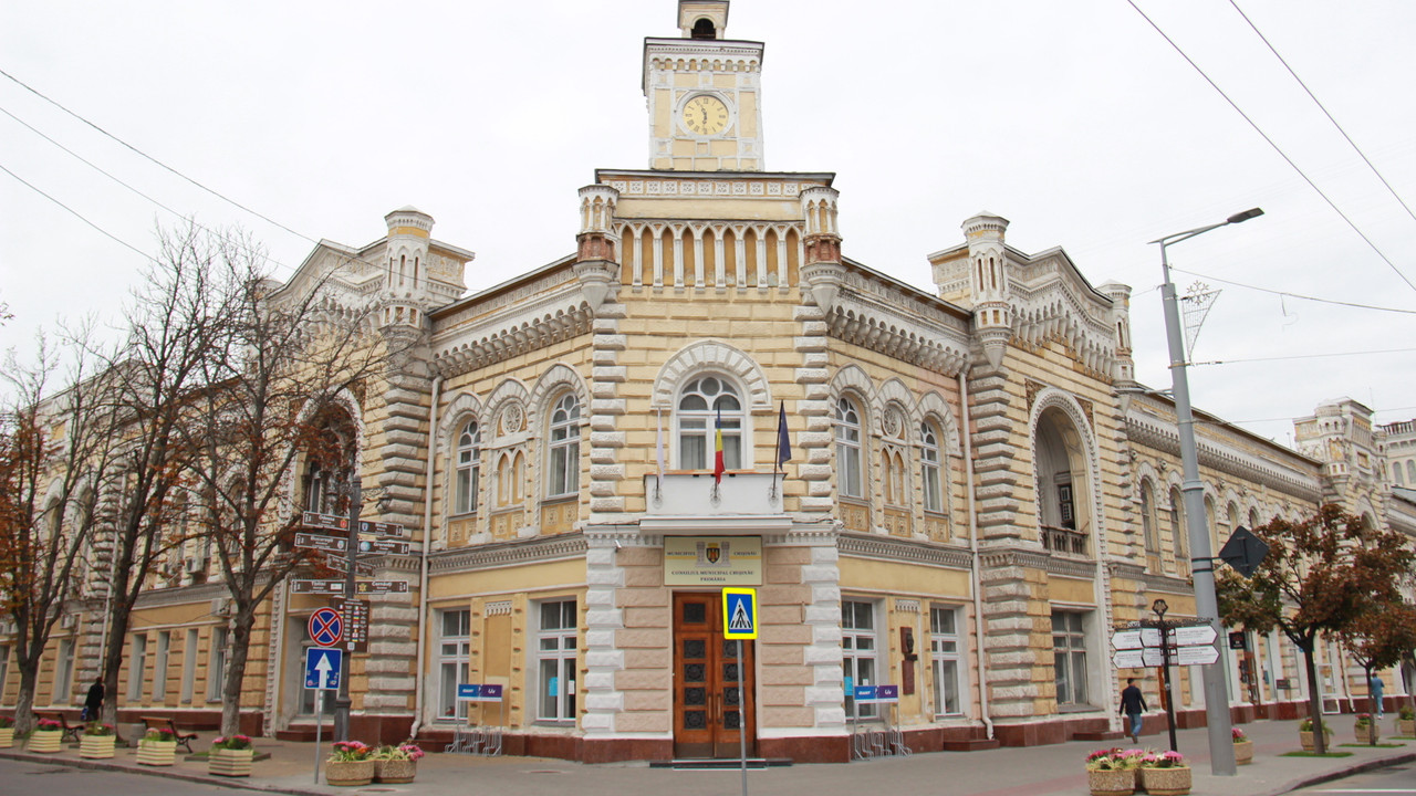 Primaria chisinau. Мэрия Кишинева. Кишинев архитектура. Кишинев фото достопримечательности. Старое здание Генпрокуратура Молдова.