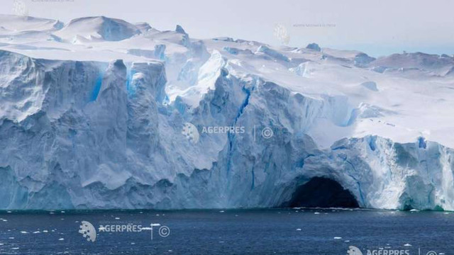 O platformă de gheață mare cât Roma s-a prăbușit complet, în Antarctica. 