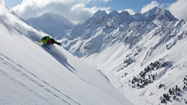 Cinci oameni au murit în urma unor avalanșe produse în Tirol, cea mai populară regiune de schi din Austria
