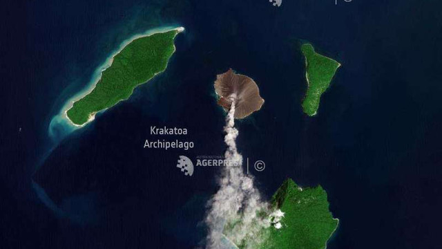 Vulcanul indonezian Anak Krakatau a expulzat în atmosferă o coloană de cenușă înaltă de 1.500 de metri