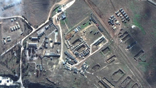 Imagini din satelit. Rusia a început să desfășoare trupe și echipament și în Crimeea anexată