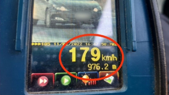 Un șofer care circula cu 179 km/h a fost sancționat de polițiști