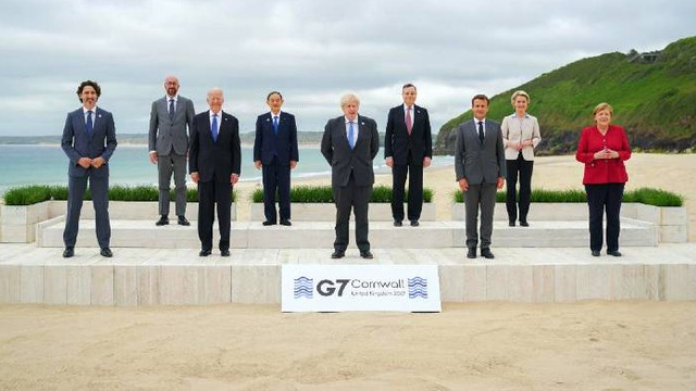 Miniștrii de finanțe G7 avertizează Moscova
