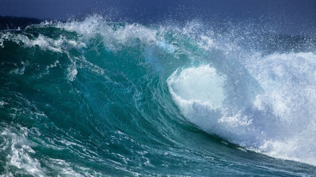 Un val haotic înalt cât o clădire de patru etaje, cel mai mare înregistrat până acum, s-a produs în oceanul Pacific

