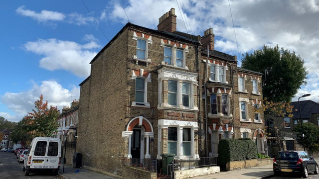 Scumpirile din imobiliare duc la fenomenul caselor mici. Un apartament de 7 mp din Londra se vinde la un preț de la 60.000 de euro