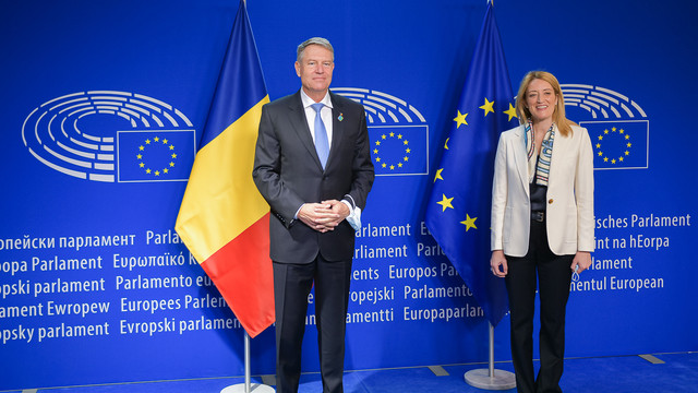 Președintele României, Klaus Iohannis, a discutat cu președinta Parlamentului European, Roberta Metsola, despre sprijinirea parcursului european al Republicii Moldova