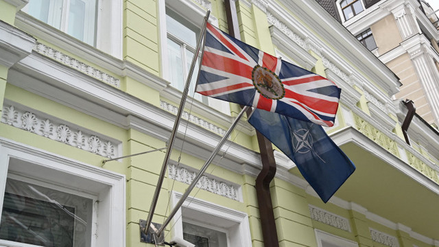 Ambasada Marii Britanii din Ucraina se mută din Kiev iar Londra își avertizează cetățenii să plece din țară
