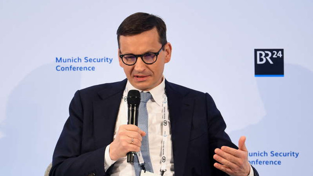 Polonia este pregătită să livreze arme defensive suplimentare Ucrainei; Canada a trimis un avion cu armament la Kiev