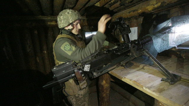 Ucraina închide un punct de trecere spre Donbas din cauza bombardamentelor cu mortier și grenade anti-tanc ale rebelilor pro-ruși