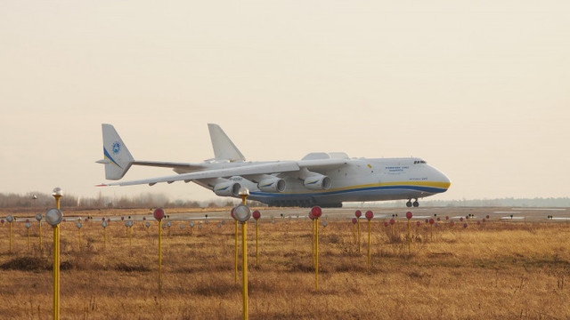 Rușii au cucerit un aeroport militar de lângă Kiev. Anunțul a fost făcut de președintele Ucrainei
