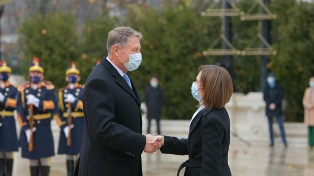 Președinta Maia Sandu a discutat cu omologul său de la București, Klaus Iohannis, despre situația complicată din regiune, cauzată de războiul din Ucraina Președinta Maia Sandu a discutat cu omologul său de la București, Klaus Iohannis, despre situația complicată din regiune, cauzată de războiul din Ucraina