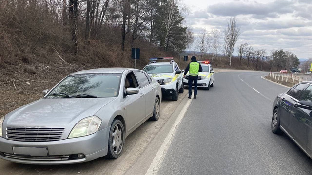 UPDATE | Informația conform căreia într-un automobil cu numere moldovenești s-ar fi aflat cetățeni ucraineni și muniții nu s-a adeverit, anunță Poliția