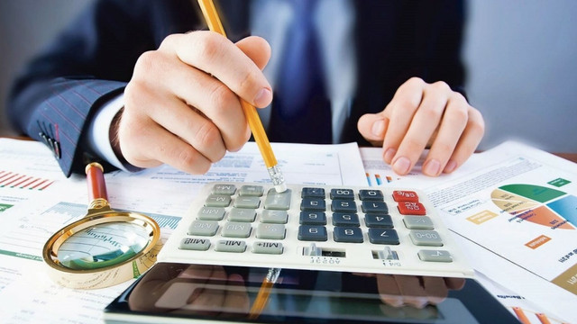 Guvernul avizează un proiect de plafonare a ratei dobânzii aferente contractului de credit
