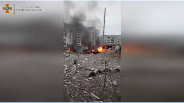 VIDEO | Noi imagini cu blocuri distruse în bombardamentul din Borodyanka. Autoritățile spun că e posibil ca în ele să fi fost încă oameni