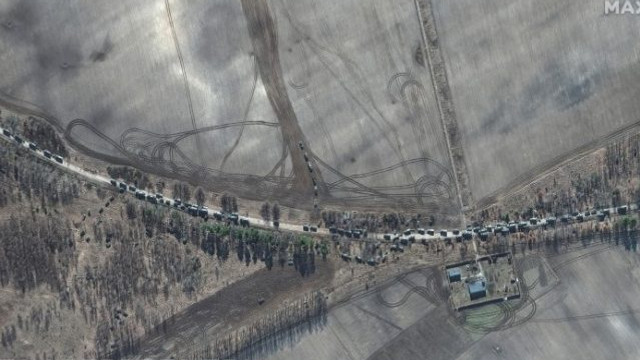 Convoiul militar al Rusiei a rămas la mai mult de 30 de km de Kiev din cauza rezistenței ferme a Ucrainei și defecțiunilor mecanice, conform autortăților britanice
