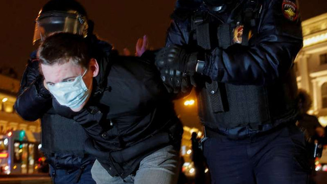 Alte peste 700 de persoane au fost arestate în Rusia în timpul protestelor împotriva războiului din Ucraina