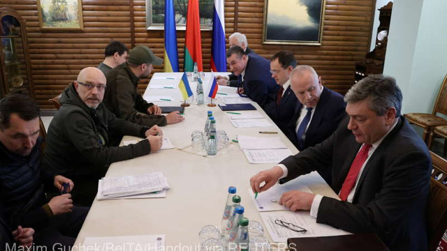 Negocieri: Ucraina și Rusia au convenit o a treia rundă de discuții. Acord pentru asigurarea de „culoare umanitare” pentru evacuarea civililor