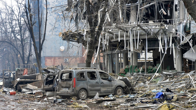 „Orașul meu este bombardat, dar mama aflată la Moscova nu mă crede”. Povestea dramatica a unei tinere din Harkov
