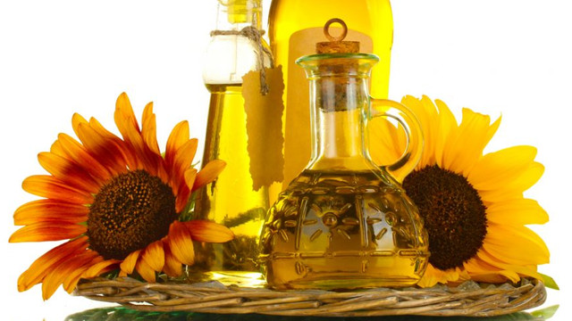 Cel mai mare producător de ulei de floarea soarelui intenționează să mențină plafonat prețul de 29 de lei și 10 bani pentru o sticlă de ulei 