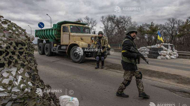 Kievul își fortifică apărarea, în timp ce bombardamente au avut loc în zone din apropiere (foto)