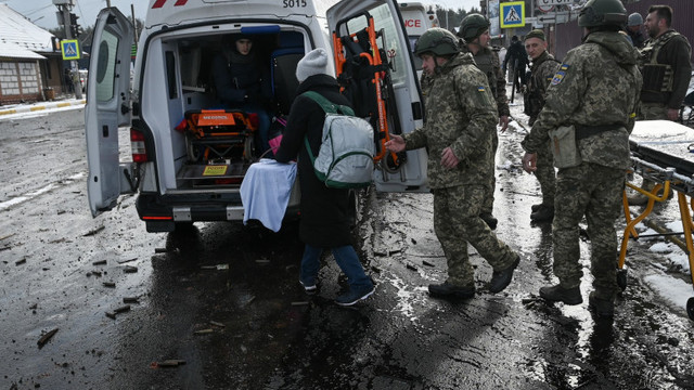 Coridoare umanitare deschise în mai multe orașe din Ucraina pentru evacuarea civililor. Vicepremier: Sper ca Rusia să înceteze focul

