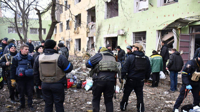 Aproape 2.200 de oameni au murit în Mariupol din cauza ofensivei rușilor

