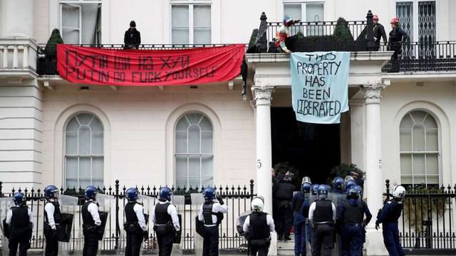 VIDEO | O casă din Londra a oligarhului rus Oleg Deripaska, ocupată de anarhiști