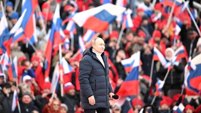 Geaca purtată de Putin la mitingul de vineri costă peste 12.000 de euro (Moscow Times)
