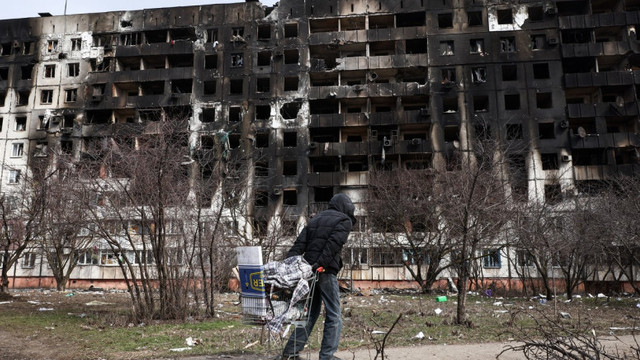 „Iadul pe pământ”. Cadavre pe străzile din Mariupol, bolile se răspândesc, criza umanitară se agravează (BBC)