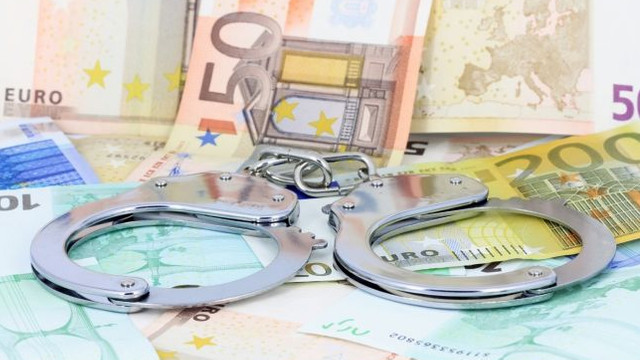 Un polițist de frontieră a fost reținut pentru trafic de influență după primirea a 12 000 de euro