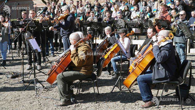 Concert al artiștilor din Ucraina la Cernăuți, pentru a cere închiderea spațiului aerian și încetarea războiului