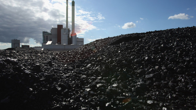 Guvernul Poloniei adoptă o lege care interzice importul de cărbune din Rusia
