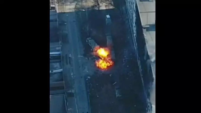 VIDEO Batalionul Azov arată din dronă alte lovituri asupra rușilor în Mariupol: „Noi țintim fără să distrugem casele”
