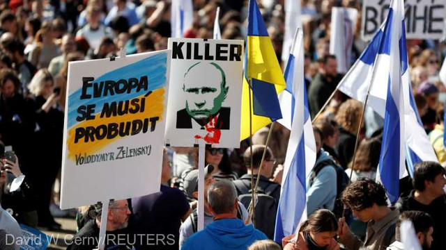 Mii de ruși au manifestat în capitala Cehiei pentru a protesta împotriva regimului lui Vladimir Putin
