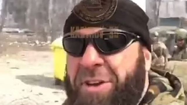 VIDEO | Luptătorii lui Kadîrov terorizează locuitorii din Mariupol. Soldații sărbătoresc în timp ce trag cu armele automate spre locuințe 
