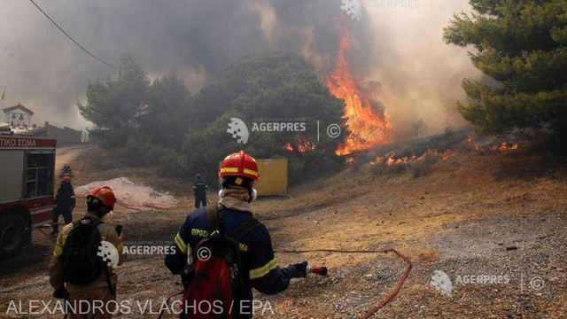 Un incendiu forestier izbucnit pe o insulă din Grecia, ''scăpat de sub control''